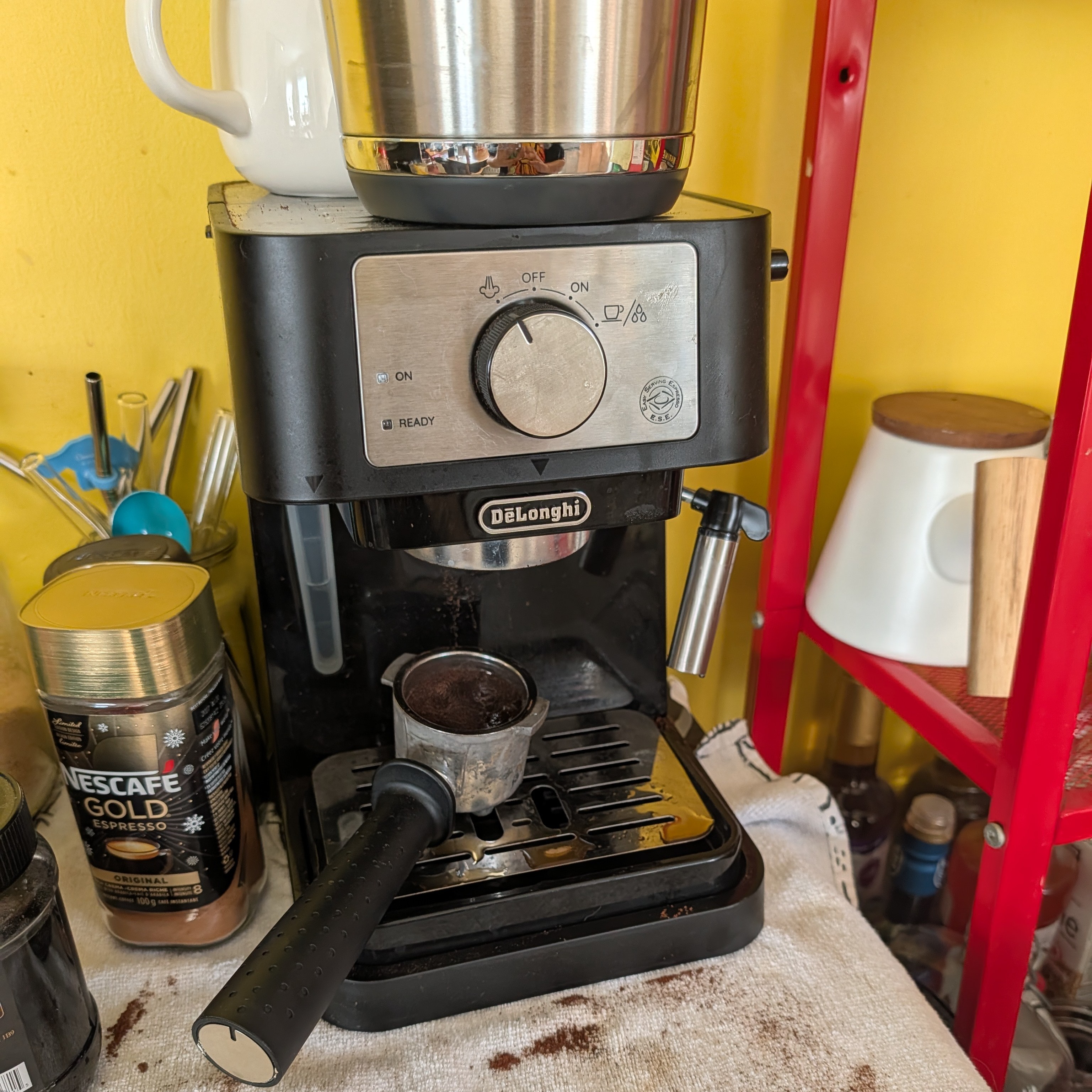 I'm a barista outside of school and at home, I have a cheap espresso machine that makes a loud start up noise since it is constantly heating up water, ready to be used. I use it for myself and my sister a lot to make coffee when one of us feel a little peckish<br><audio controls src='Noises/Milk steamer.m4a'></audio>